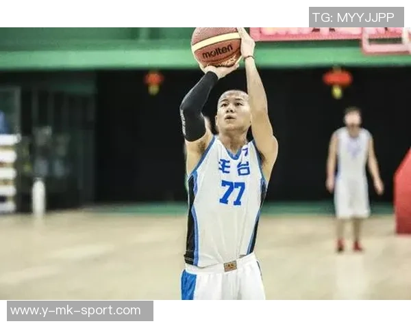 曹芳在篮球场上的精彩表现与成长历程探讨